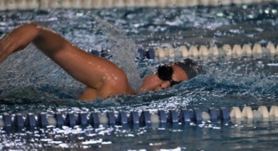 Alanya'da yüzme yarışları başladı