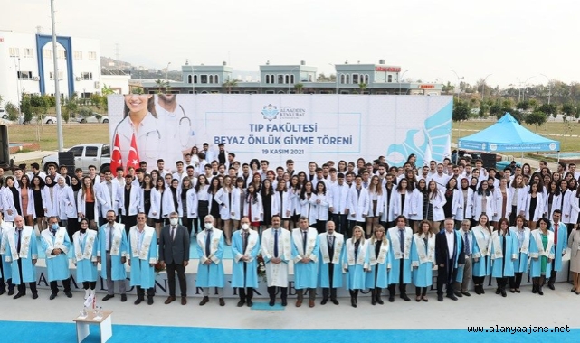 Alanya'nın genç hekimleri beyaz önlüklerini giydi