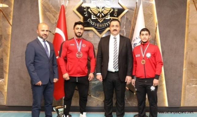 ALKÜ’lü sporculardan çifte başarı geldi