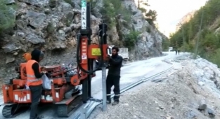 Dim Alacami yoluna bariyer yapıldı