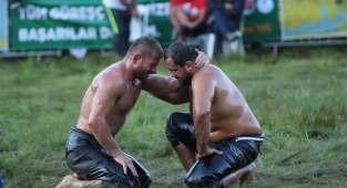 Gökbel Yağlı Pehlivan Güreşlerinde Alanya'yı gururlandıran gelişme