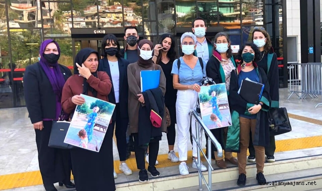 İYİ Partili kadınlardan Alanya’da ‘kadına şiddeti’ kınama