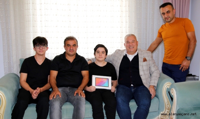 Şahin'den Alanya'da 3 yıl önce kaza geçiren gence anlamlı ziyaret