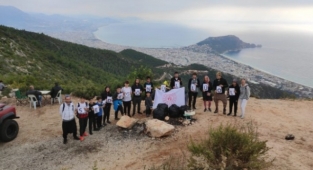 Şampiyon bisikletçiler Alanya’da doğayı temizledi
