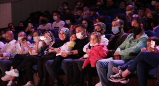 ‘Yağmur Taşı’ oyunu kapalı gişe prömiyer yaptı