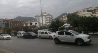 Alanya çevre yolunda zincirleme kaza! 5 araç birbirine girdi