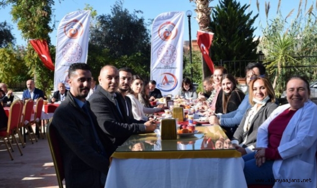 Alanya’da 22 turizm öğrencisi burslu okuyor
