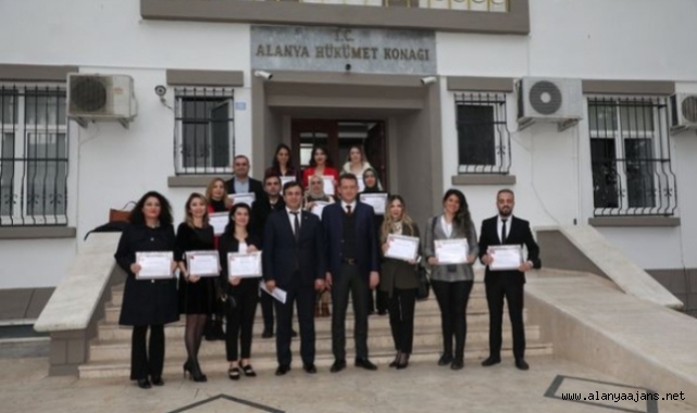 Alanya'da başarılı öğretmenlere belge verildi