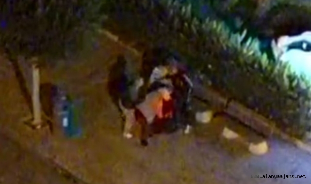 Alanya’da etrafa küfürler savuran alkollü şahıs bir kadın tarafından bıçaklandı