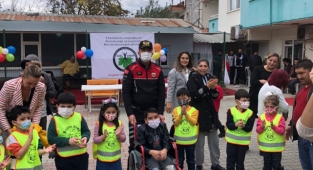 Alanya'da jandarmadan engelli öğrencilere ziyaret