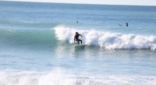 Alanya'da kış ayında sörf keyfi