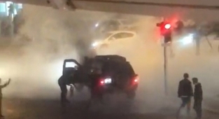 Alanya'da seyir halindeki cip bir anda alev aldı