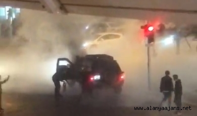Alanya'da seyir halindeki cip bir anda alev aldı