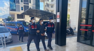 Alanya’da suç makinesi jandarmadan kaçamadı