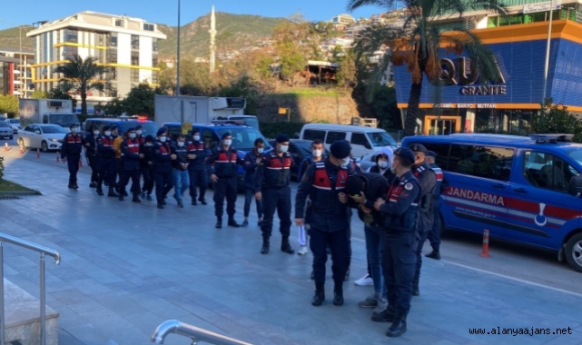 Alanya'da uyuşturucu operasyonunda 9 tutuklama