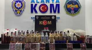 Alanya'da yılbaşı öncesinde polisten sahte içki operasyonu