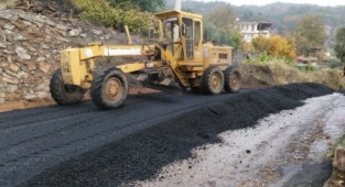 Alanya kırsalında bozulan grup yollarına müdahale