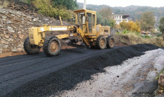 Alanya kırsalında bozulan grup yollarına müdahale