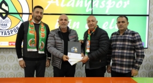 Alanyaspor için el ele