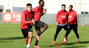 Alanyaspor kampa girdi