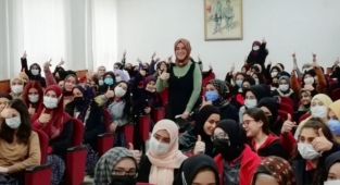 Kim Milyoner Olmak İster yarışmacısı Ümmü Gülsüm öğrencilerle bir araya geldi