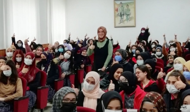 Kim Milyoner Olmak İster yarışmacısı Ümmü Gülsüm öğrencilerle bir araya geldi