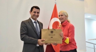 Sevilgen, avokado çeşitlerini HEP'te anlattı