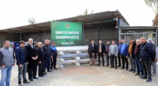 Alanya Belediyesi'nden çiftçiler için naylon desteği