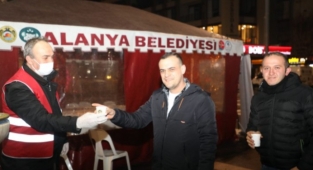 Alanya Belediyesi’nden vatandaşa çorba ikramı