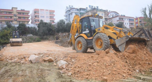 Alanya Belediyesi yol çalışmalarına hız kesmeden devam ediyor