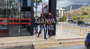 Alanya'da 2 hırsızlık şüpheli polisin operasyonuyla yakalandı