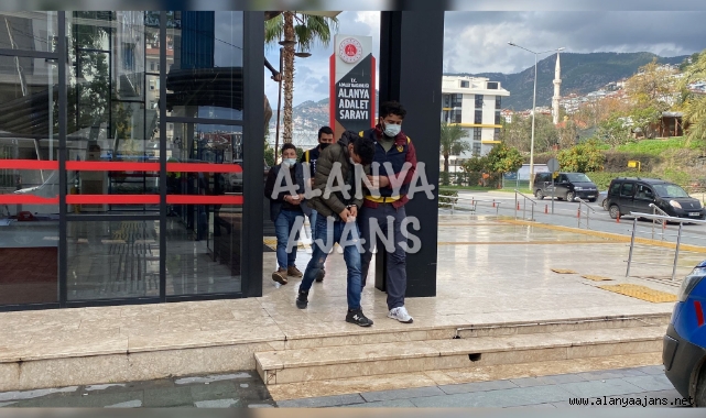 Alanya'da 2 hırsızlık şüpheli polisin operasyonuyla yakalandı