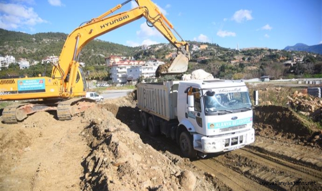 Alanya'da 30 metrelik imar yolunda çalışmalar devam ediyor