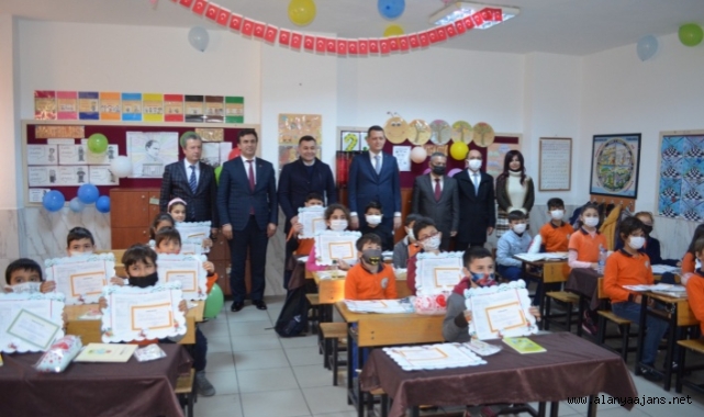 Alanya'da 61 bin öğrenci karne heyecanı yaşadı