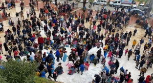 Alanya'da çocukların kar sevinci