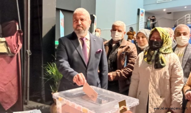 Alanya'da Değirmenci güven tazeledi