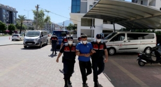 Alanya'da eş katili kocanın davası ertelendi