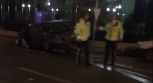 Alanya’da freni tutmayan TIR, araçların içerisine daldı