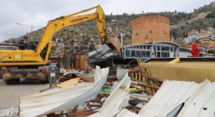 Alanya’da kaçak yapılar yıkıldı