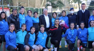Alanya'da kadın futbolculara moral ziyareti