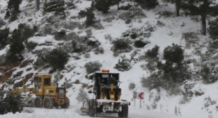 Alanya'da karla mücadeleye devam