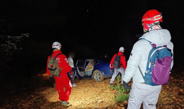 Alanya'da mahsur kalan vatandaşları AKUT kurtardı