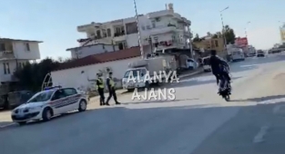 Alanya'da tek teker yapan gençlere ceza!