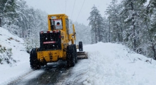 Alanya’da yollar karla kaplandı