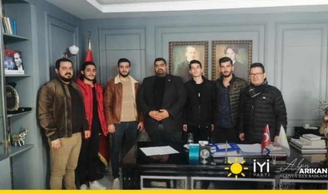 Alanya'da Z kuşağı gençleri İYİ Parti'de