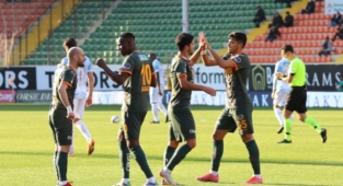 Alanyaspor evinde 1 puana razı oldu!