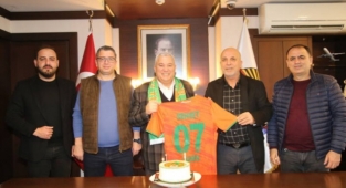 Alanyaspor'un, Altay deplasmanı sponsoru Neva Outlet oldu