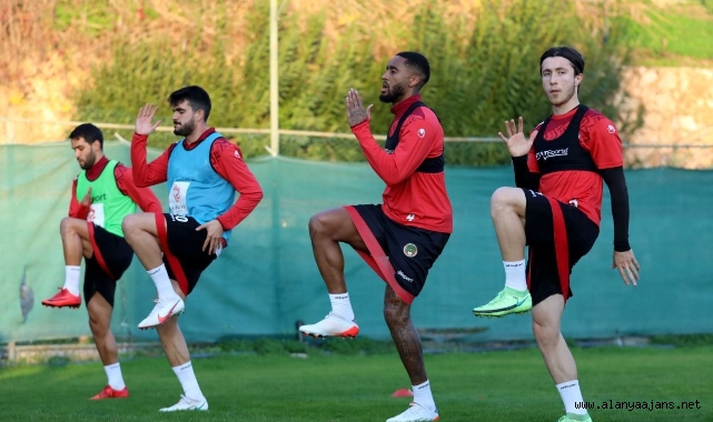 Alanyaspor yeni yılın ilk antrenmanını yaptı