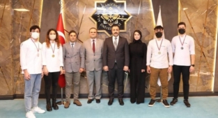 ALKÜ'ye 2 altın 2 gümüş madalya