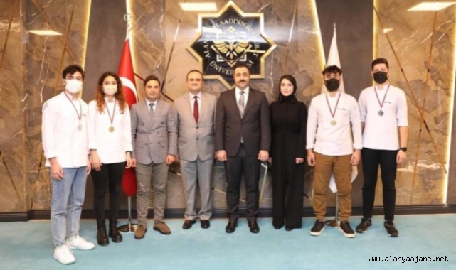 ALKÜ'ye 2 altın 2 gümüş madalya